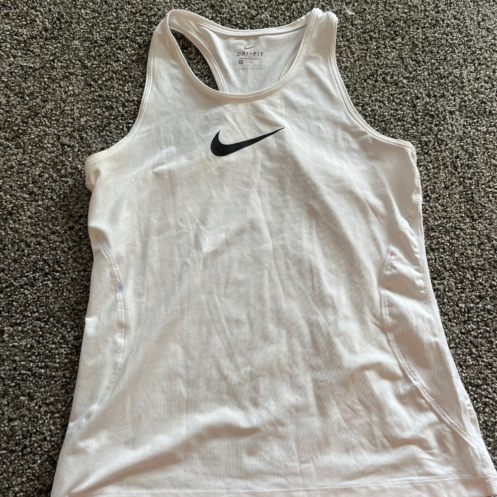 white nike tank top